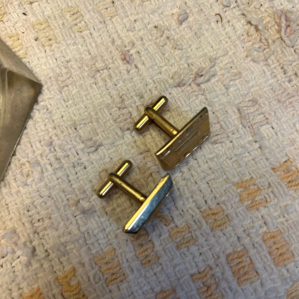 Gold tone cuff links- vintage!